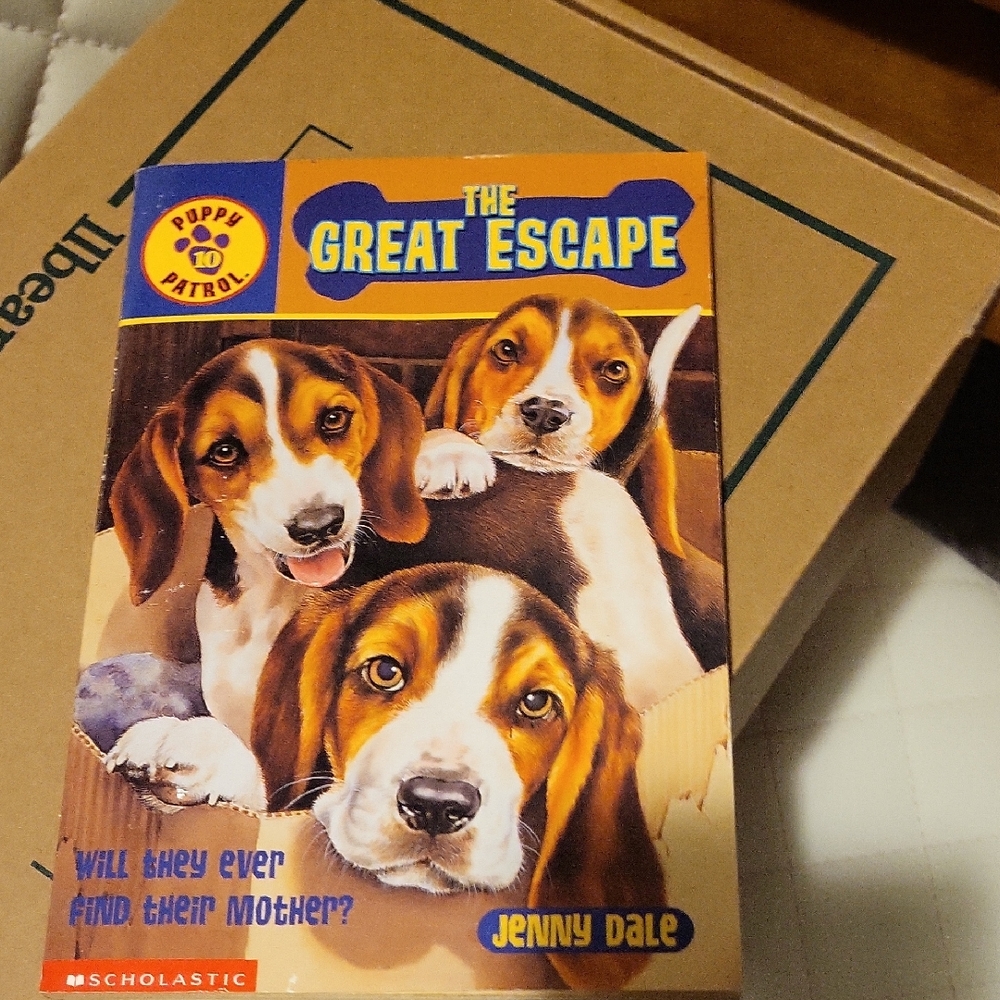Scholastic The Great Escape - Puppy Patrol with Brown and White Puppies